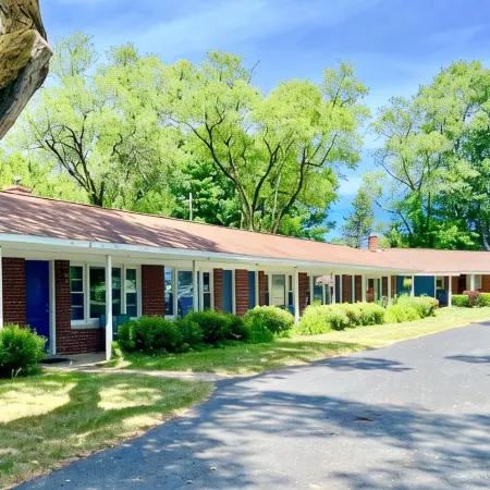 Elk Rapids Lakeshore Inn