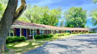 Elk Rapids Lakeshore Inn