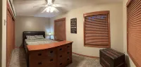 Close to Deerfield Lake,Hiking,Utv,Gameroom,Hot Tub,Mini Donkeys,Goats,Chickens - 3-Star