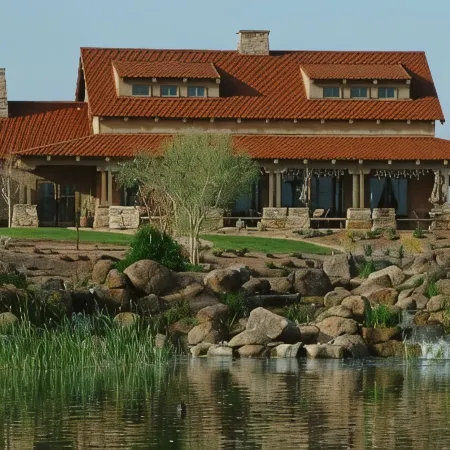 GORGEOUS DESERT GETAWAY WITH HEATED POOL NEAR THE DUKE GOLF COURSE