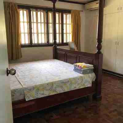 House with private pool and extensive garden Rooms