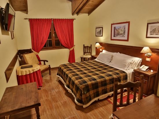 Hotel Sirenuse Mar del Plata | Cerca de Calle Güemes y Playa Varese