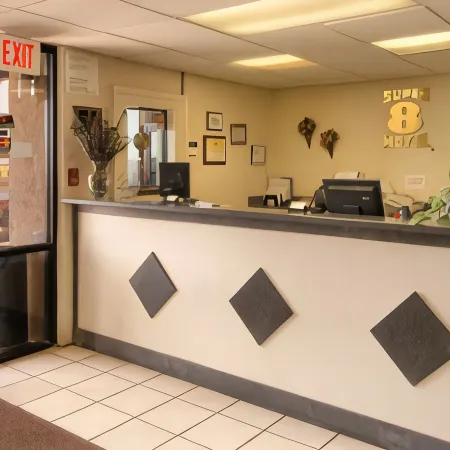 Super 8 by Wyndham Clarksville East