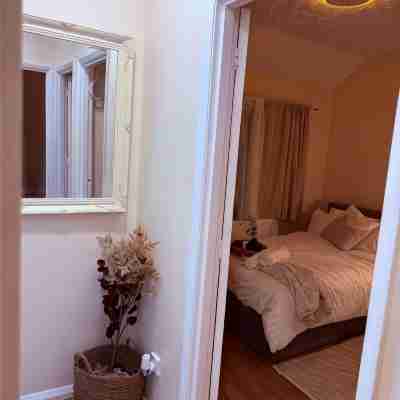 Charming Holiday House in Dudley Comfort and Convenience Await Rooms