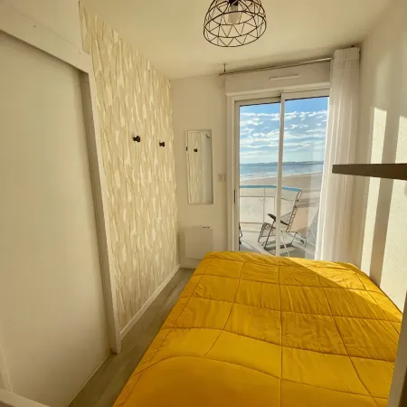 APARTMENT WITH SEA VIEW