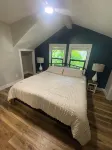 Lake Breeze Cottage 6 beds w AC, hot tub near Lake Michigan beach and The Deck. - Wifi