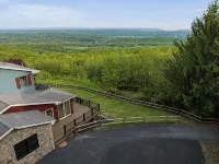 Unreal Mountain Views w/ Hot Tub Near Charming Jim Thorpe & Blue Mountain Skiing - Mountain view