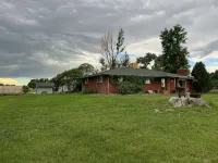 Mountain View Farmhouse; lots of extras!