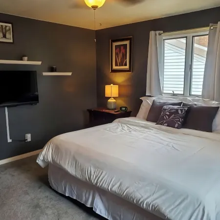Spacious 3Br/2BA 20 Min from Niagara Falls & the Buffalo Bills Stadium