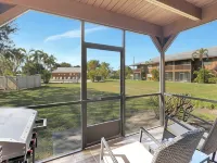 The Gator Escape -Poolside Condo Walk to Tiki Bar Hotels in Clewiston