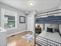 Large 5Br Retreat. Perfect for Long Stays & Groups Hotels near Bronzeville Children's Museum