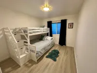 3BR 1.5Ba - Private Hot Tub & Game Room!! 2 Pets stay free! - Homestays