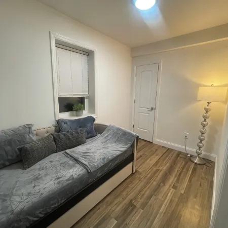 Modern 2Br Near NYC • Free Parking • Quiet Area