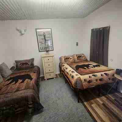 Pine &Peaks Retreat Charming 1-Bedroom House with Casita sleeps 5 in Pinetop, AZ Rooms