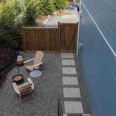 Bright & spacious 1 bedroom suite by the beach! Hotel Exterior