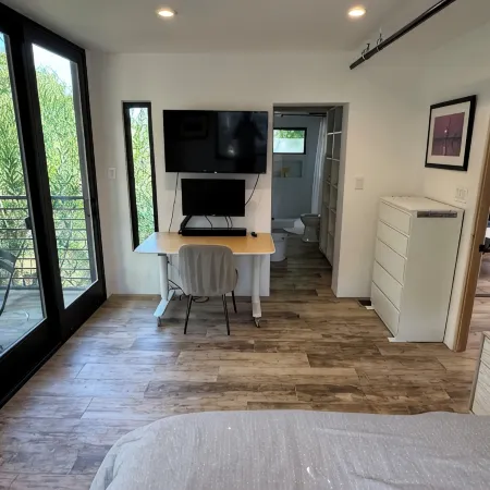 Cali beach living! Modern 2 BR home. Pet friendly. Walk to town, beaches, harbor