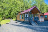 Rainforest Tiny Home Retreat: Farmhouse