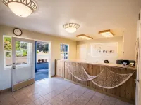 Beach House Inn - 2-Star