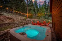 NEW Hot Tub + Arcade + Fire Pit + Mtn Views