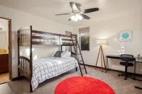 5bd, 3.5bath home - family & pet friendly,11 min to downtown area, fireplaces - Homestays