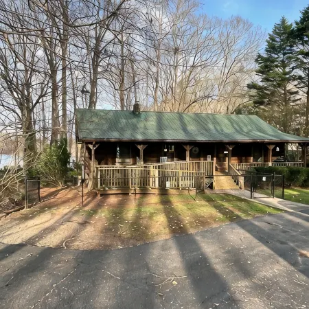 Peaceful 5-Bedroom, 3-Bathroom Lake Front Cabin with 2 Porches for Relaxing.