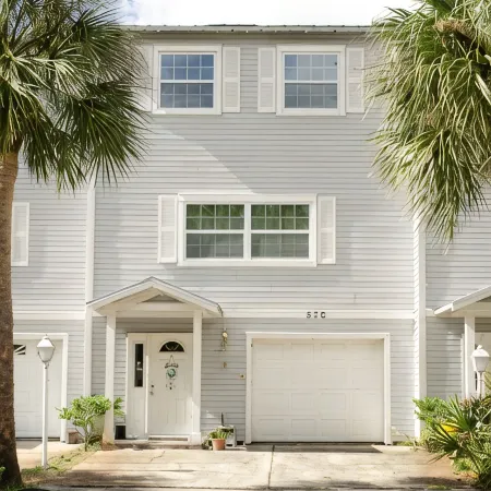 Waterfront condo, kayak launch, 1 block from bike trail, walk to Local dining.