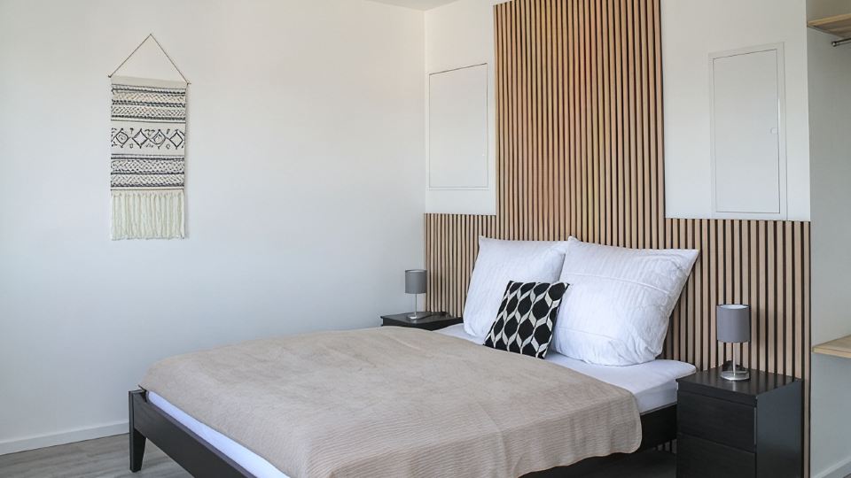 Close to the city center, with balcony, parking space and charging station