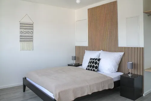 Close to the city center, with balcony, parking space and charging station - balcón