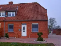 Gemütliches Ferienhaus mit Whirlpool, Sauna und Garten mit Deichblick - Homestays