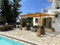Spacious villa in extensive private grounds overlooking Ahai bay near Erimitis - Boutique