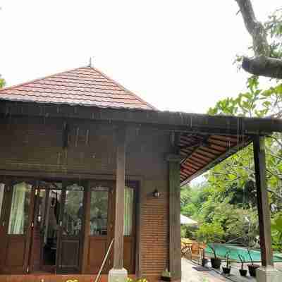 Villa Kamila Forest Senggigi by Villaloka Hotel Exterior