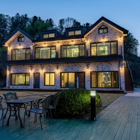 C'Est la VIE Pool Villa Spa Pension Отели рядом с достопримечательностью «Интерактивный художественный музей»
