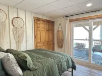 Cozy Sacandaga Lake Home, Sleeps 15, Fire Pit, Outdoor Deck, Pet Friendly!