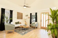 3-Bedroom Home in Beautiful Atlanta. 10 Mins from Mercedes Benz. Fifa World Cup - Bungalows