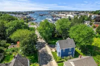 Newly Renovated Luxury 5Br Home + Office, Walk to Beach & Town - 3-Star