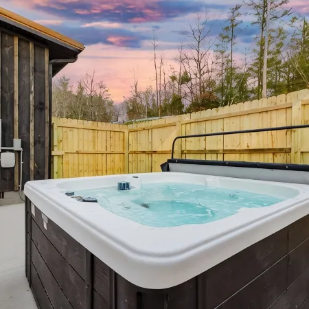 Cozy Hiker’s Retreat with Relaxing Hot Tub.