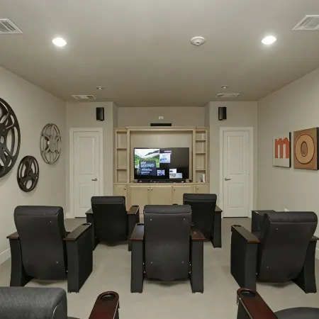 "Spacious 4-Bedroom Apartment in the Heart of Warrensburg near UCM!