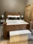 Store that boat inside!  Blocks to boat ramps/Marina & Restaurant - Wifi