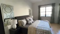 Villa 5 Mins Walk to Img Academy. Sleeps 6. PoolGated and 2 Free Parking Spots - ヴィラ