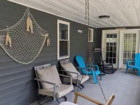 Trail Riders Retreat! Hatfield McCoy Trails. Private Pool. Loads of Parking! Hotels in Tug Hardee