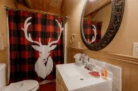 Secluded Cabin getaway-Hot Tub/AC/cable by Pforge - Hytter