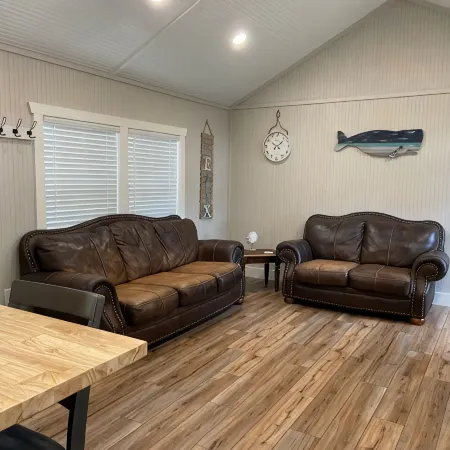 Cute cabin in nice quiet secluded area close to the water, The Coves Golf course