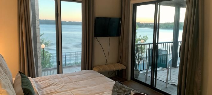 Lakeside Boho Bungalow on Table Rock Lake Hotels in Kimberling City