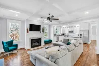 Luxury 4BR in Historic District, Walk to Downtown - 4 stjerner