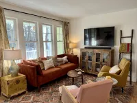 Quiet, elegant cottage just steps from downtown Pittsboro—minutes to Jordan Lake - 4-Star