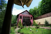 Golden Goose Guest House - Inns