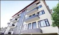 Uphill Courtyard Family Suites for 1 to 6 People on Hilltop - 3 stelle