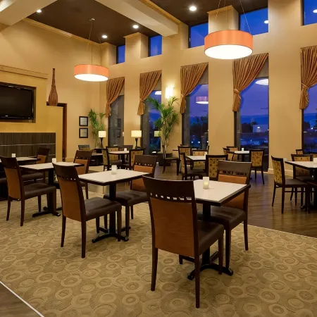 Hampton Inn & Suites Madison West