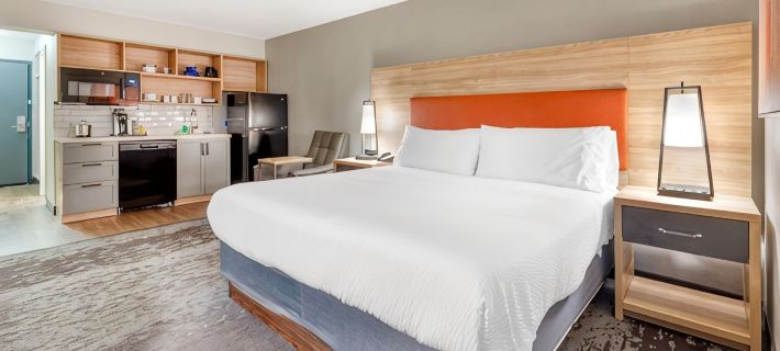 แคนเดิลวูด สวีทส์ โรอาโนค แอร์พอร์ต บาย IHG โรงแรมในโรอาโนค