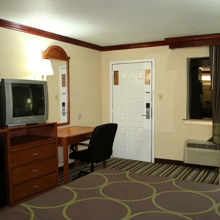 Super 8 by Wyndham San Marcos
